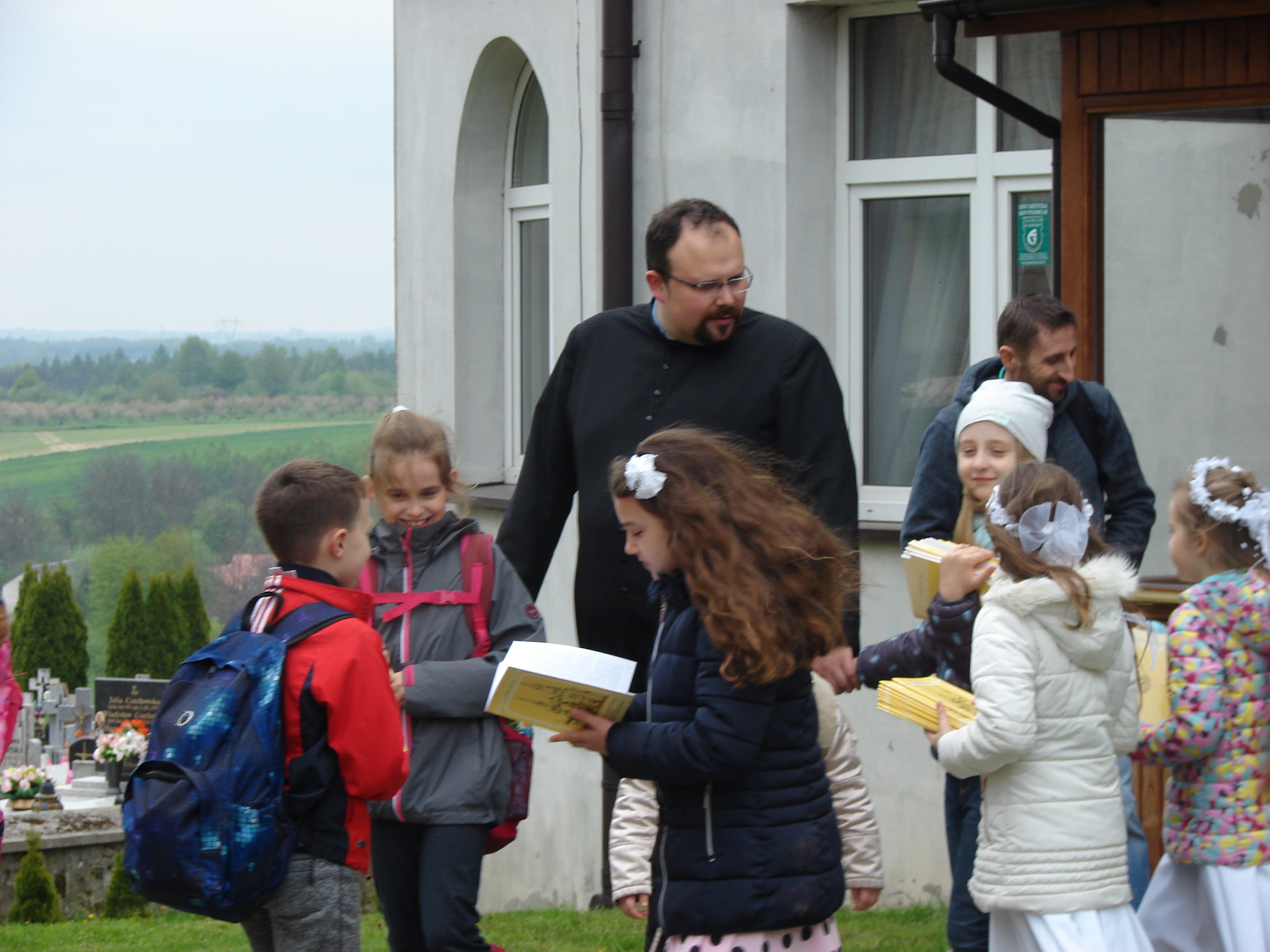 Pielgrzymka dzieci i rodziców do Sulisławic